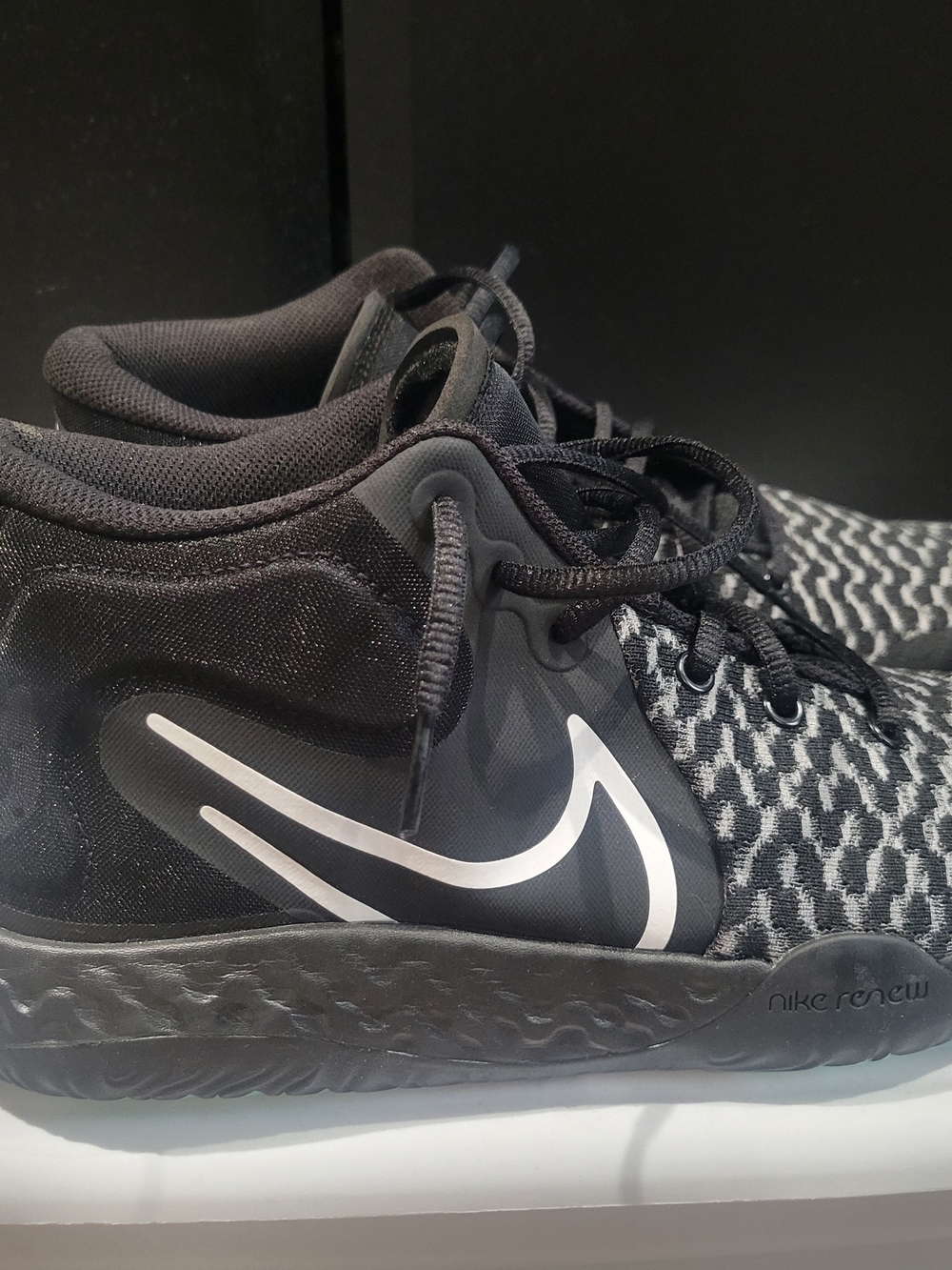 Nike KD Trey 5 VIII Black/ White-Smoke Grey  Men's  Sneakers with Bold Swoosh